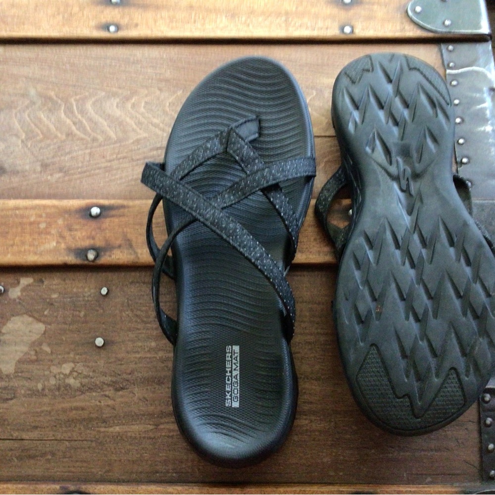 Skechers Black Gogo Mat Cross-Strap Sandals - Picture 2 of 3